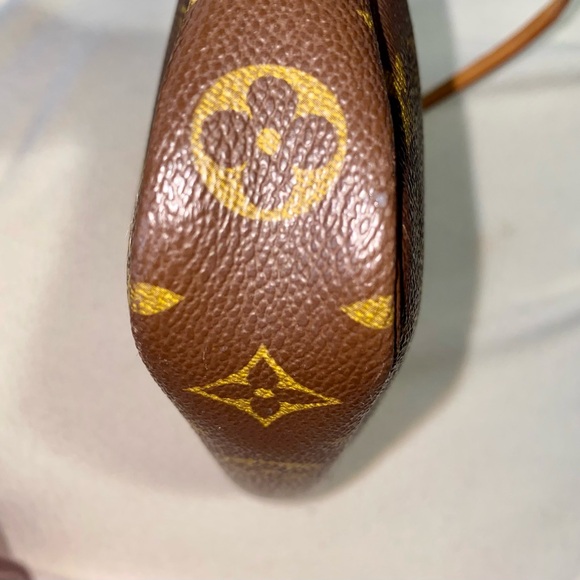 ‼️❌SOLD❌‼️🔥❤️ Louis Vuitton Iconic Monogram Pochette in EUC! Made in France - Picture 7 of 13
